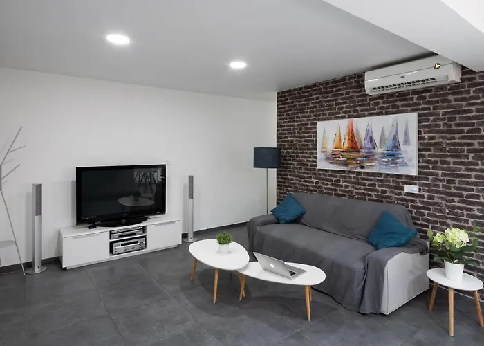 Poseidon Apartment By Michalis